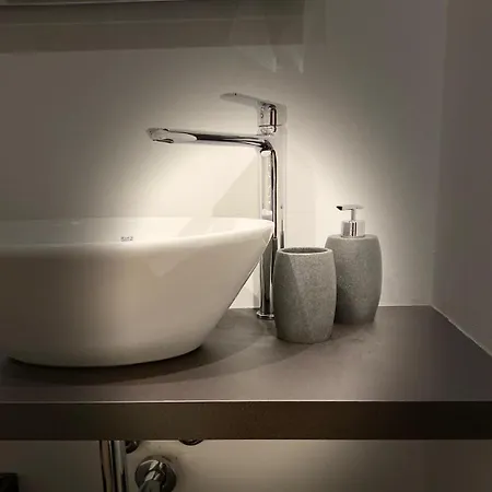 Modern Via Imbonati * Milánó