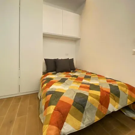 Modern Via Imbonati Apartman *