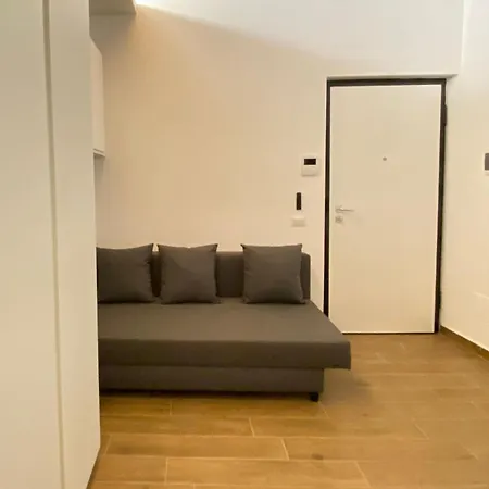 Modern Via Imbonati Apartman *